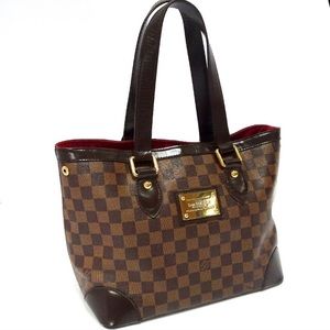 Authentic Louis Vuitton Shoulder purse.